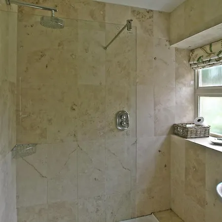 Bridge House * 赫尔姆斯利